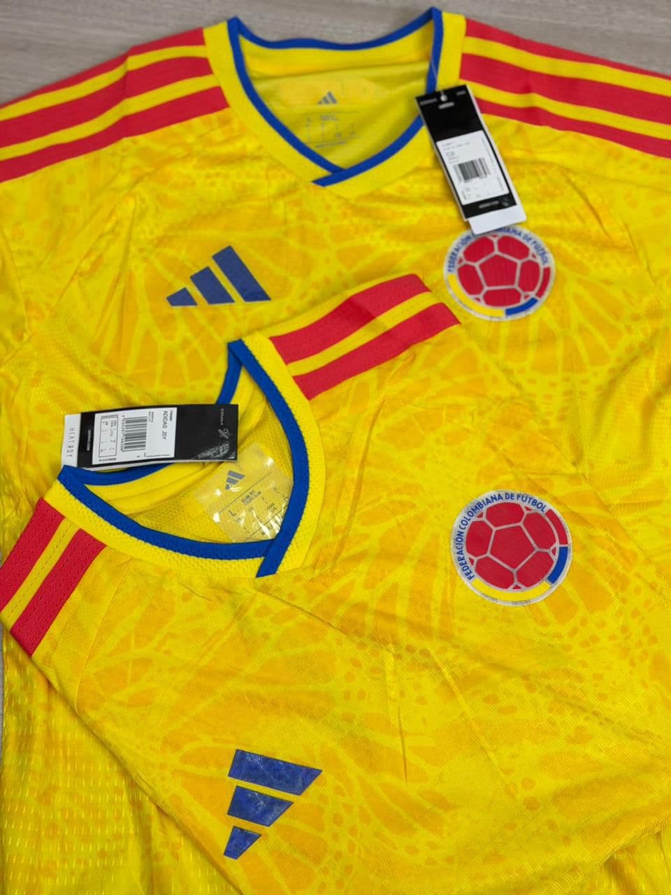 Camisetas Colombia al por mayor 2026 — proveedor mayorista Kikluxe sin mínimo, precios desde $55.000 COP, dropshipping real a toda Colombia