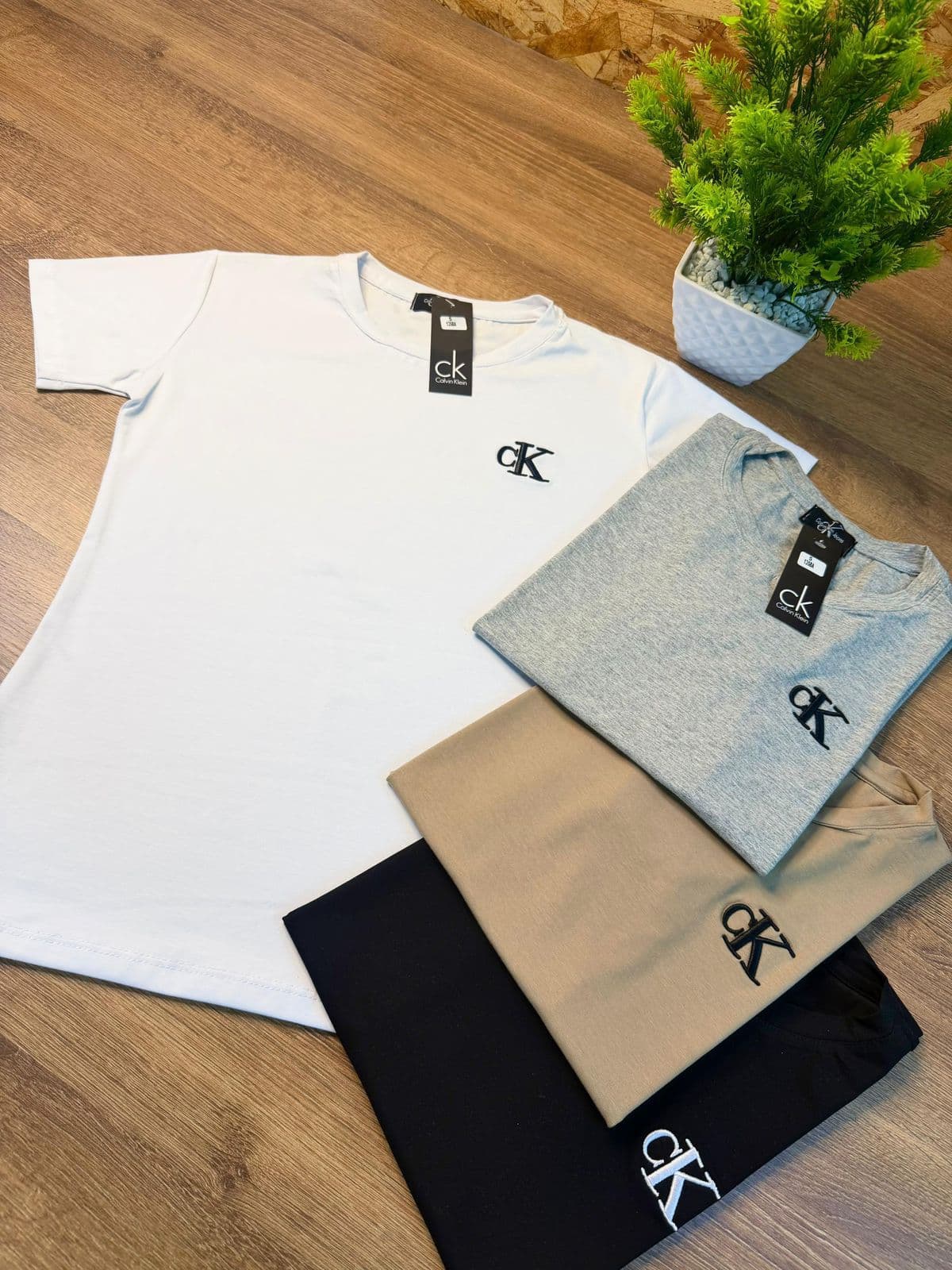 Colección ropa importada al por mayor Colombia 2026 — marcas Tommy Hilfiger, Lacoste, Calvin Klein desde $80.000 COP para revendedores en Bogotá, Medellín, Cali, Barranquilla y toda Colombia