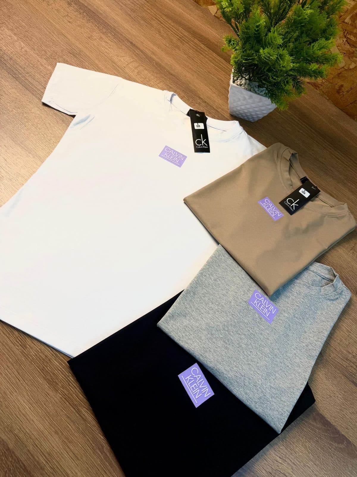 Ropa americana importada al por mayor Colombia 2026: Calvin Klein, Guess, Ralph Lauren — blusas y vestidos de marca para boutiques desde $35.000 COP mayorista