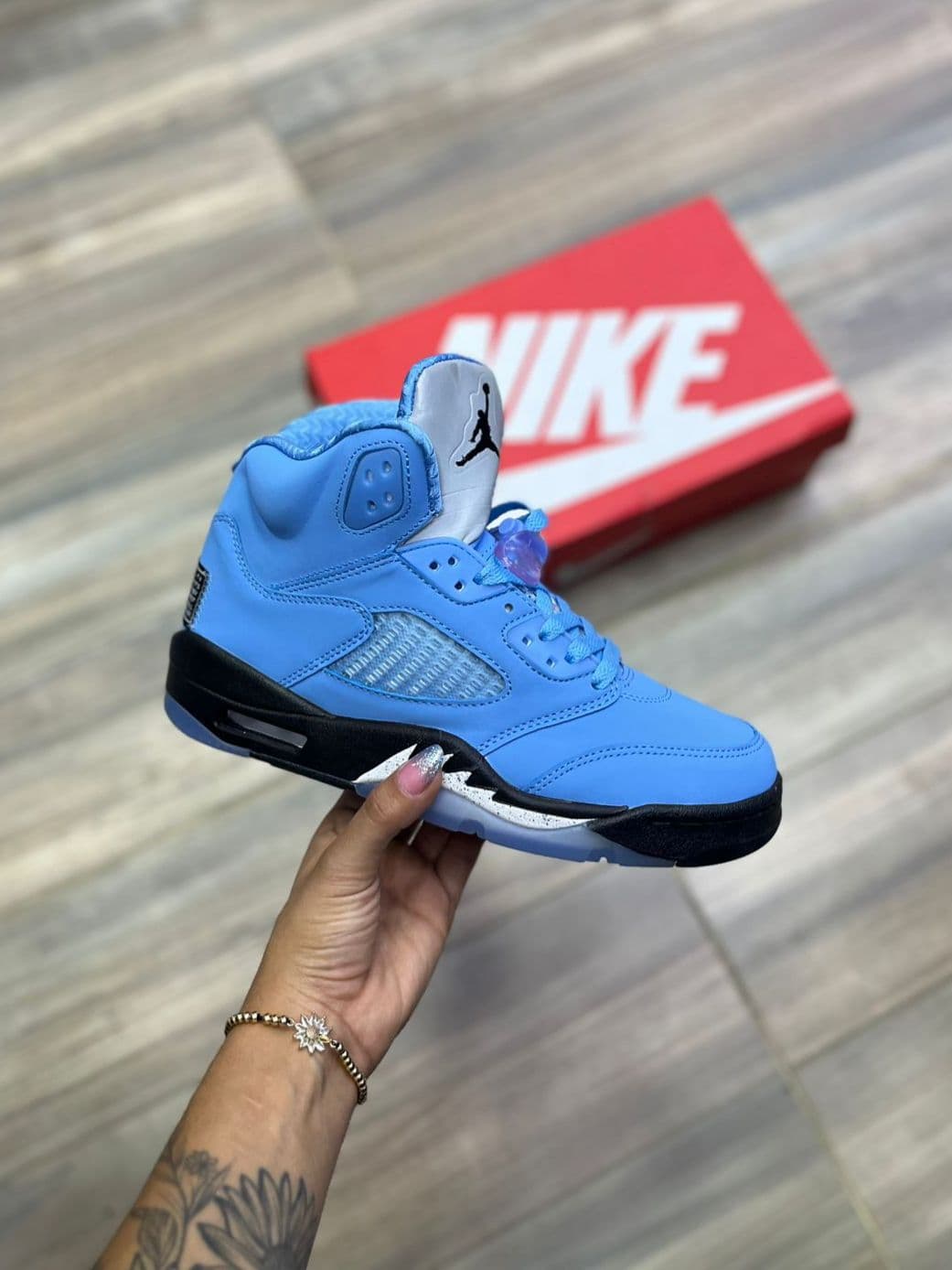 Jordan Retro 5 al por mayor Colombia 2026 — triple AAA desde $115.000 COP, Kikluxe mayorista sin mínimo, envíos 24-48h Bogotá Medellín Cali