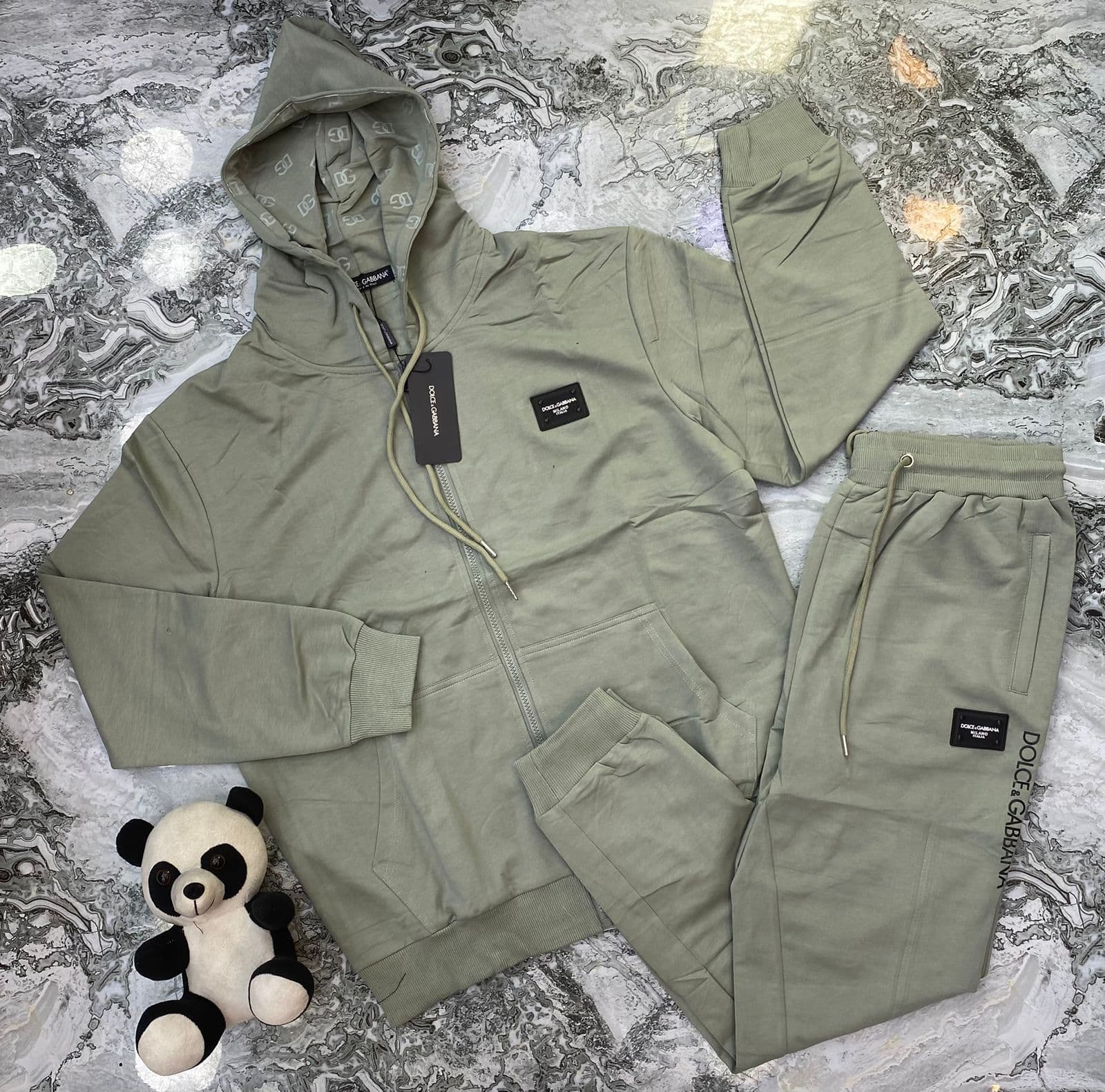 Conjuntos deportivos al por mayor Colombia 2026 Nike Adidas Puma Tommy Hilfiger Calvin Klein desde $45.000 COP márgenes 80-140% sin mínimo dropshipping 24-48h Bogotá Medellín Cali Barranquilla Kikluxe mayorista