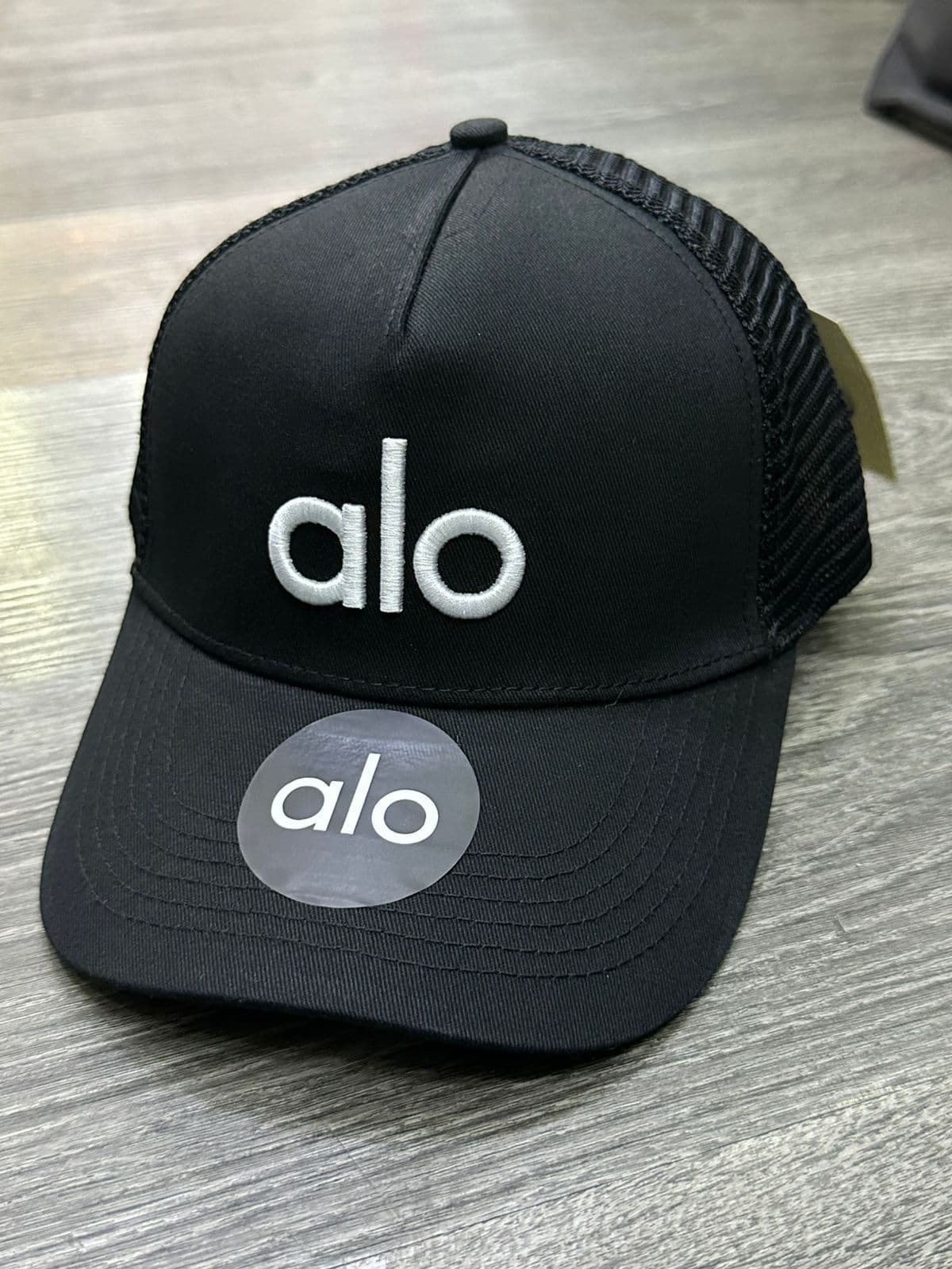 Gorra trucker Alo Yoga negra malla para mujer al por mayor Colombia 2026 - ventilada clima calido Kikluxe réplica AAA precio mayorista sin minimo