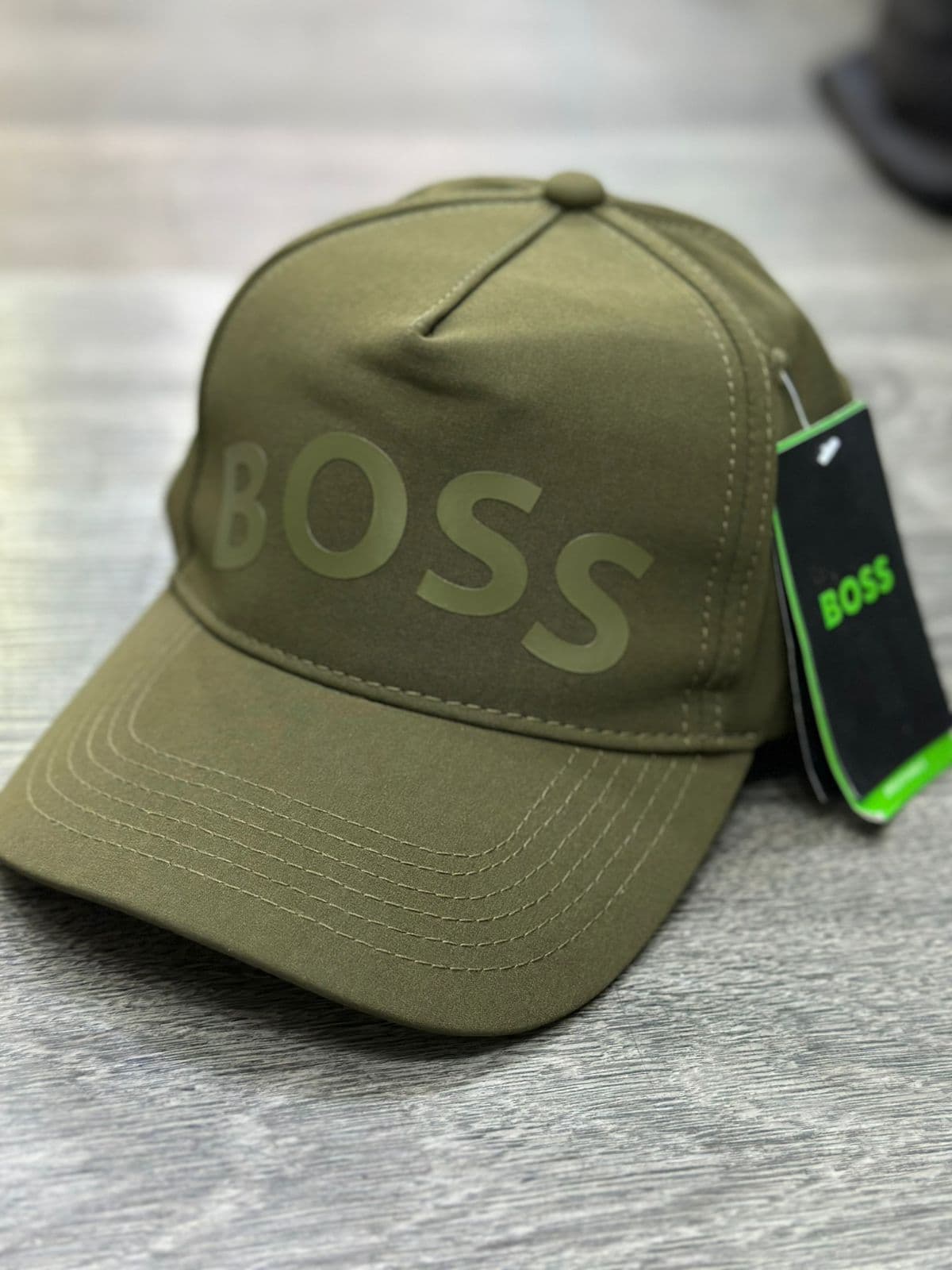 Gorras mayorista Colombia hombre 2026 — precios escalonados desde $25.000 COP por unidad, Kikluxe proveedor mayorista Cali envíos Bogotá Medellín Pereira Bucaramanga sin mínimo