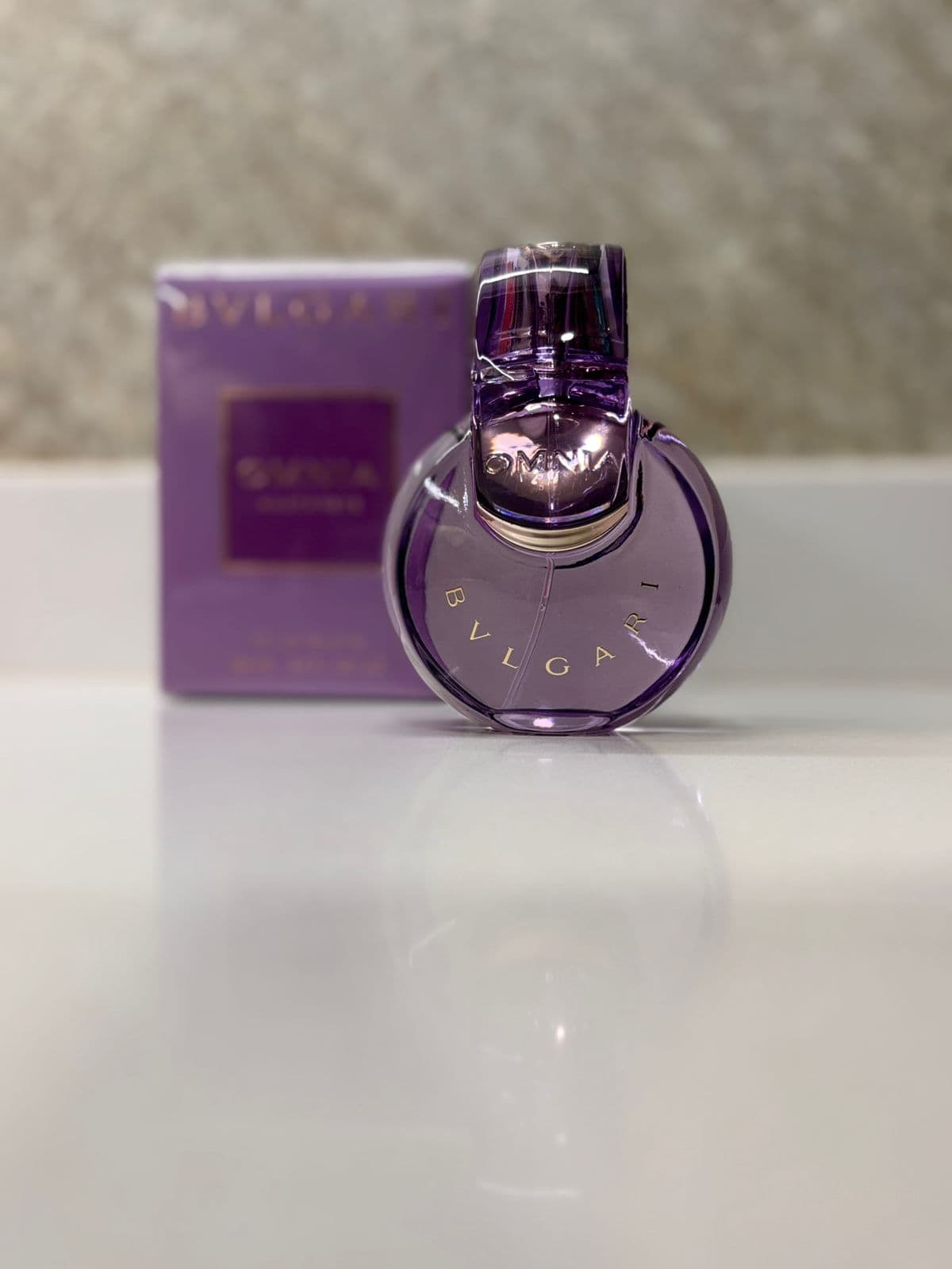 Audiencias perfumes premium Medellín 2026 — ejecutivos profesionales mujer joven club night coleccionistas, Kikluxe segmentación revendedor