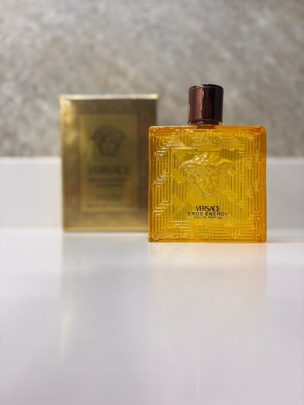 Audiencias perfumes premium Cali 2026 — ejecutivos profesionales mujer joven club night coleccionistas, Kikluxe segmentación revendedor