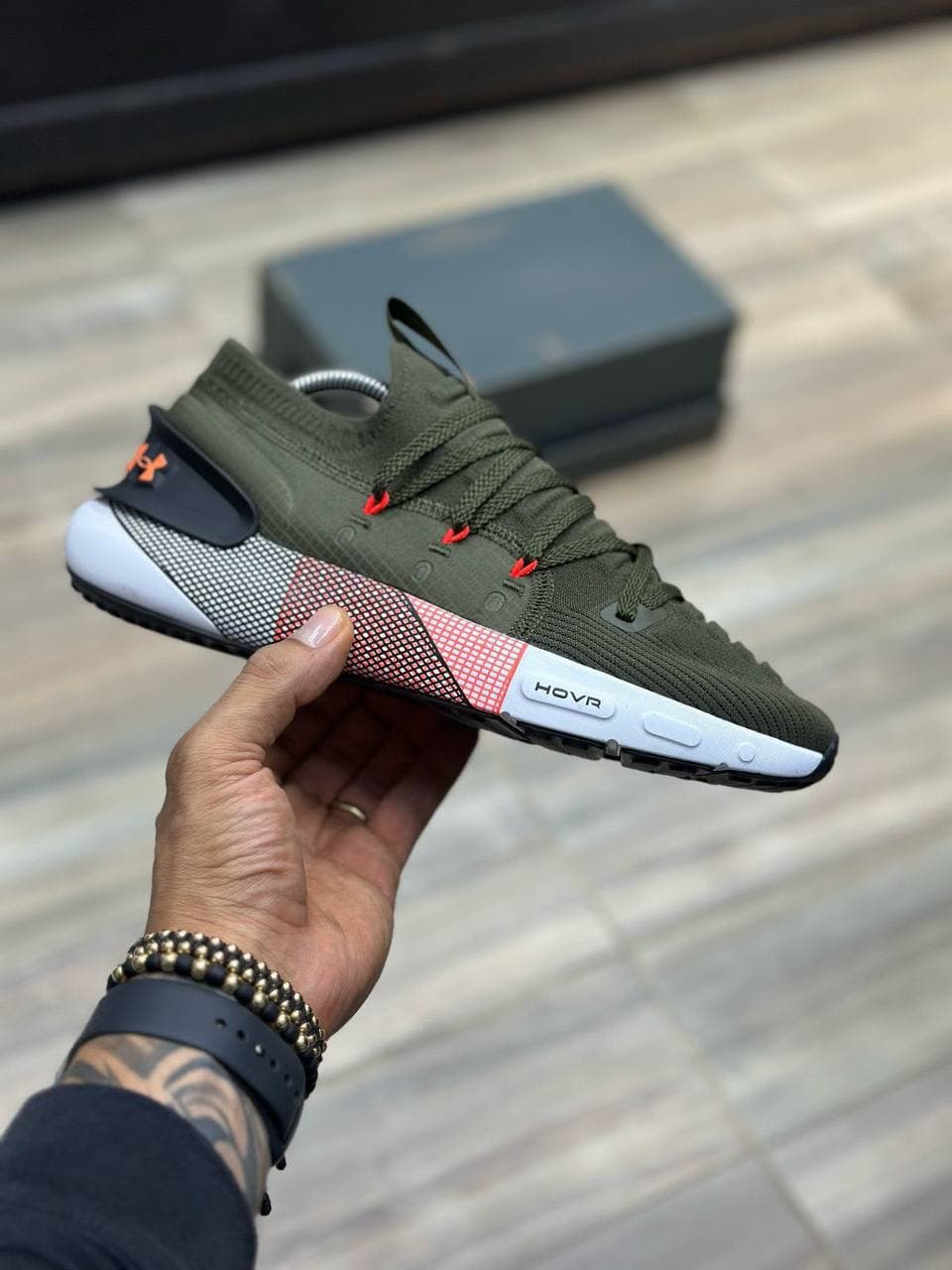 Tenis Under Armour Charged running blancos Colombia 2026 — Under Armour Charged Cushioning réplica triple AAA desde $90.000 COP, Kikluxe mayorista Medellín Bogotá Cali envíos sin mínimo dropshipping gym