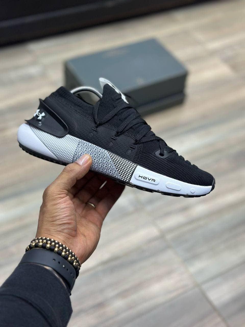 Tenis Under Armour UA Curry para básquet al por mayor Colombia 2026 — la línea de firma de Stephen Curry con mediasuela UA Flow, triple AAA desde $90.000 COP, Kikluxe distribuidor mayorista Medellín Bogotá Cali envíos 24-48h sin mínimo dropshipping