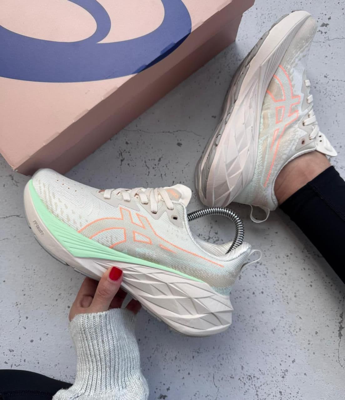 ASICS al por mayor Colombia 2026 — triple AAA desde $90.000 COP, Kikluxe mayorista sin mínimo, envíos 24-48h Bogotá Medellín Cali