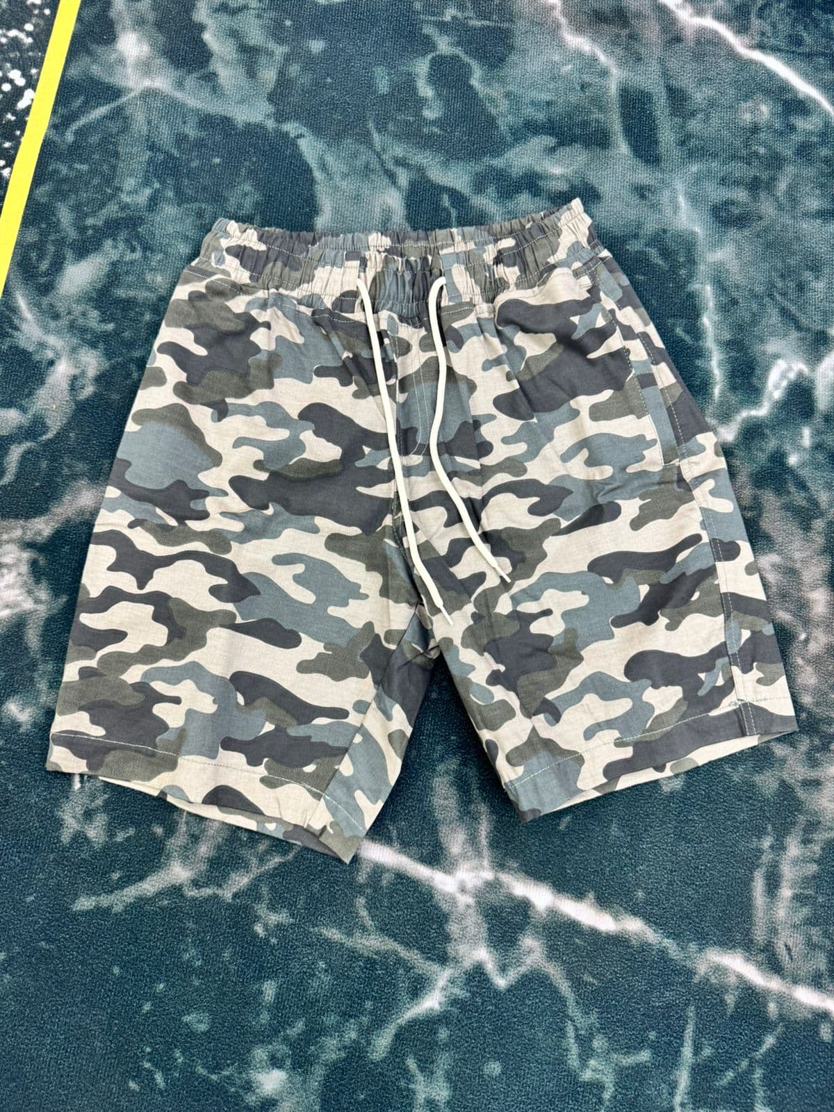 Revendedores ropa Cartagena 2026 — casos reales Daniela Vargas Bocagrande Cristian Perez Manga Marcela Acevedo Centro Historico facturando $12-26M COP/mes Kikluxe mayorista pantalonetas camuflaje militar turismo Caribe