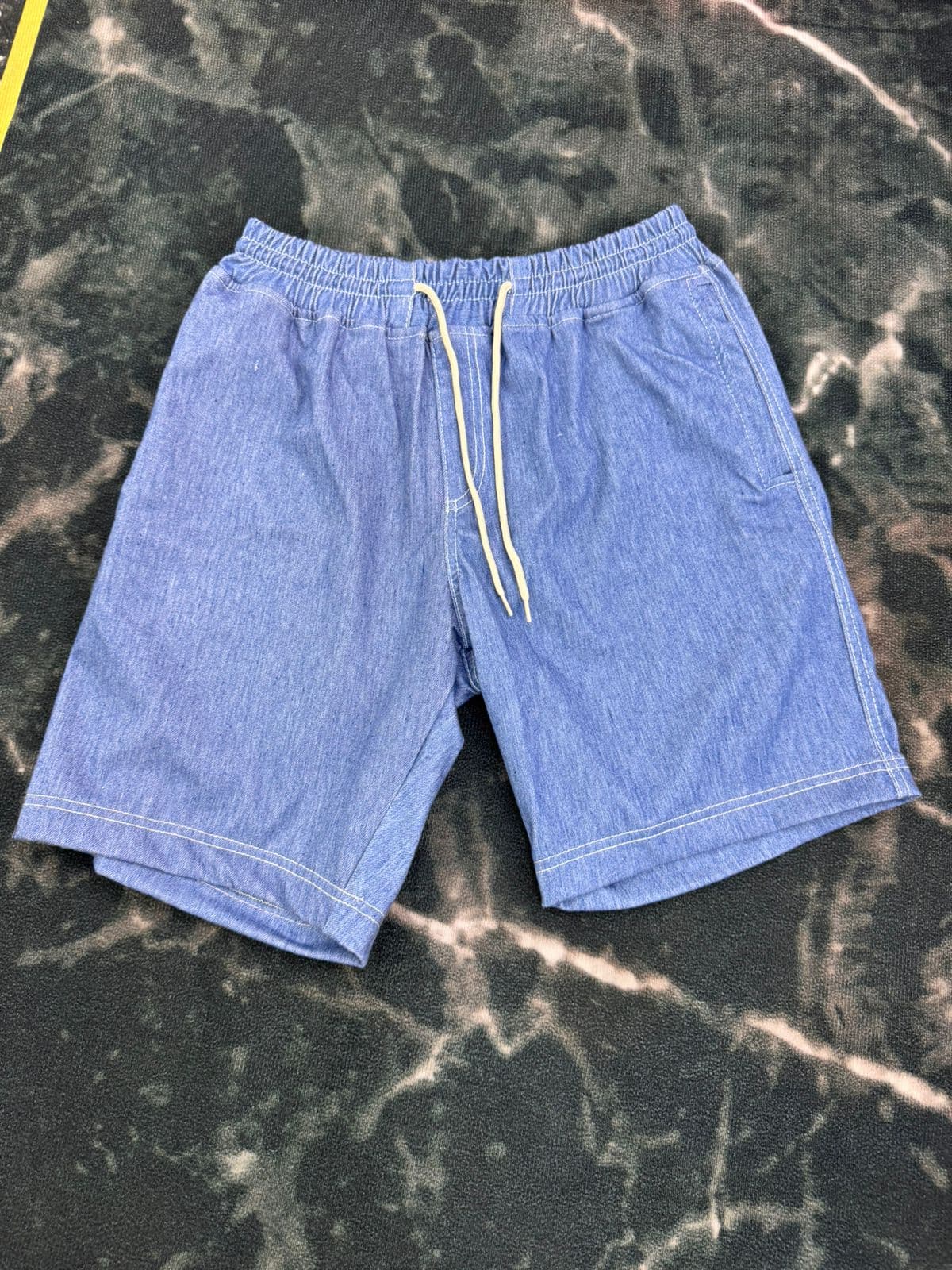 Revendedores ropa Santa Marta 2026 — casos reales Manuela Cardenas Centro Historico Andres Beltran Rodadero Andrea Pizarro Manzanares facturando $10-20M COP/mes Kikluxe mayorista pantalonetas denim chambray turistico Caribe
