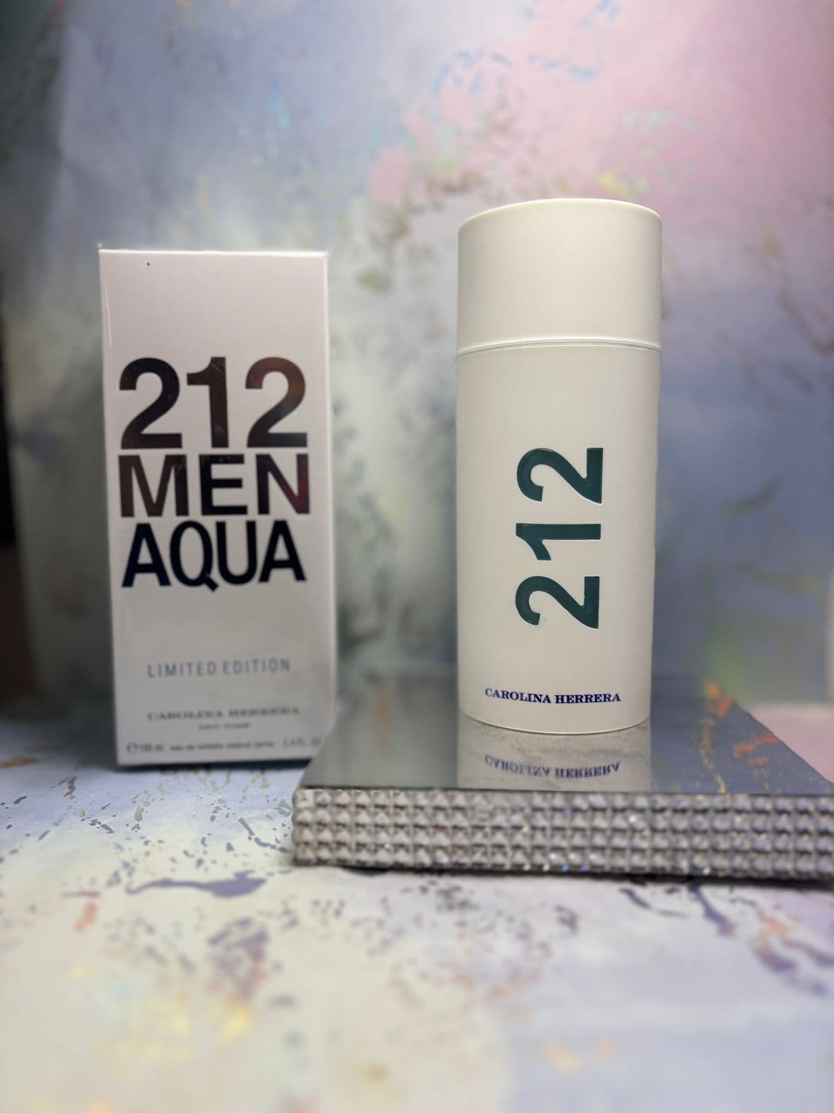 Perfume Carolina Herrera 212 Men Aqua edición limitada 100ml con caja sellada del catálogo Kikluxe — línea designer que los revendedores combinan con perfumes árabes Lattafa al por mayor en Colombia, envíos 24-48h a 13 ciudades desde 1 frasco