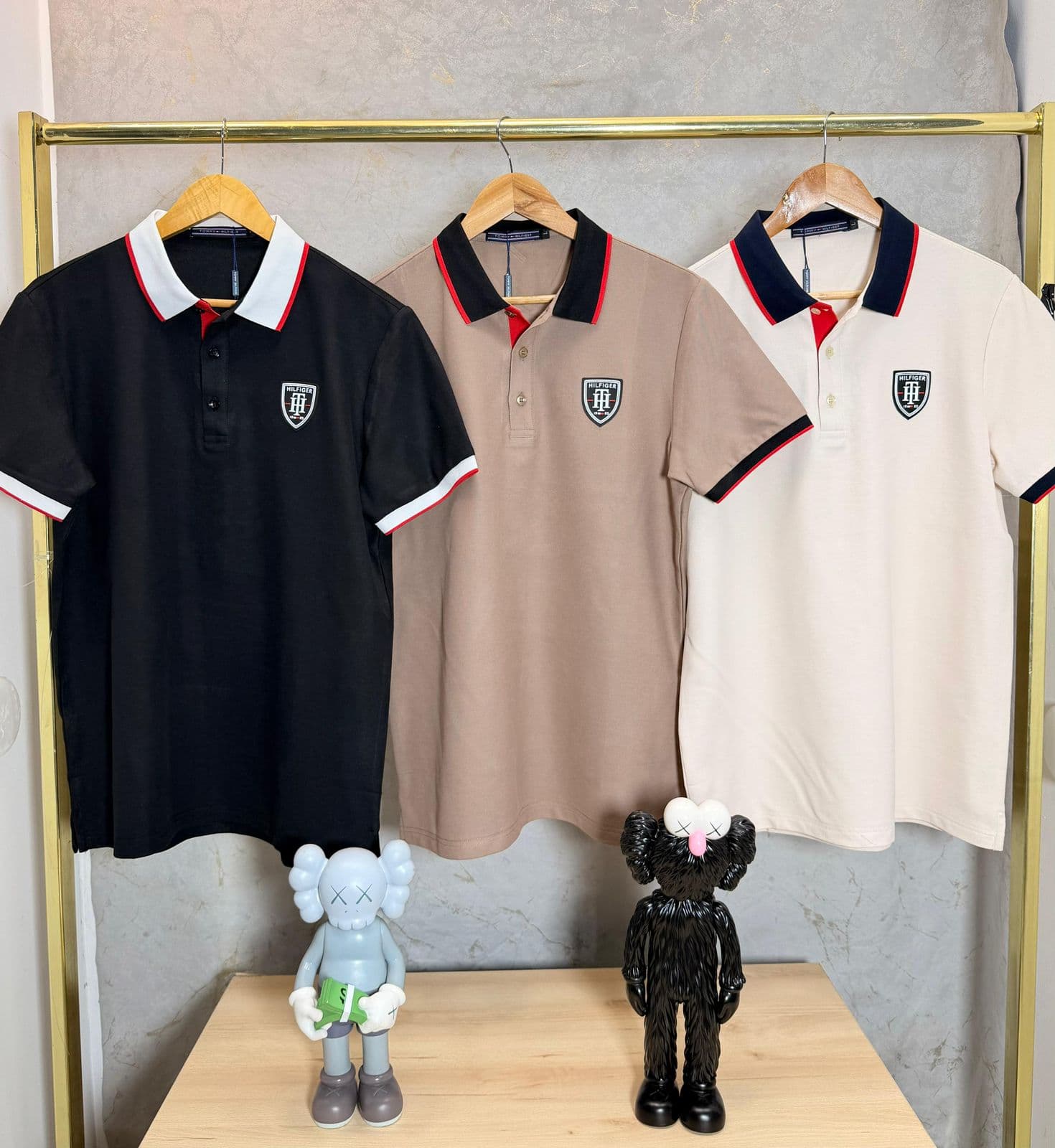 Polo importado de marca para revender en Medellín — Calvin Klein, Tommy Hilfiger, Lacoste, Guess disponibles por mayor desde $35.000 COP con envíos a El Poblado y Laureles en 24-48h — Kikluxe Colombia