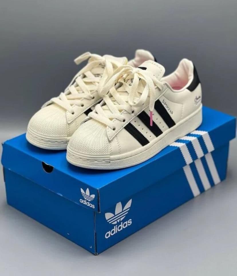 Tenis Adidas Samba importado Colombia 2026 — réplica triple AAA blanco negro azul marino mujer hombre, Kikluxe mayorista Bogotá Medellín Cali envíos sin mínimo dropshipping clase ejecutiva universitaria