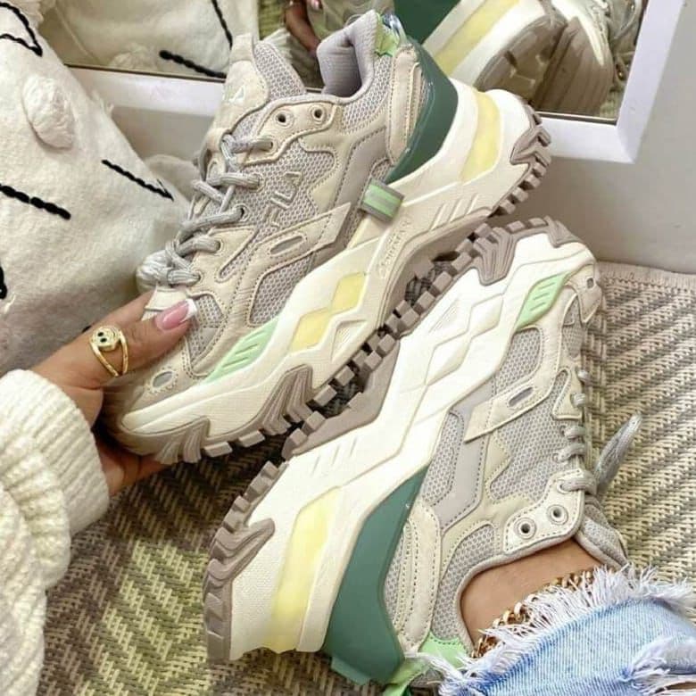 Fila al por mayor Colombia 2026 — Kikluxe proveedor mayorista de zapatillas Fila, venta desde 1 par sin mínimo, precios $75.000–$100.000 COP, envíos 24-48 horas a Bogotá, Medellín, Cali, Barranquilla y toda Colombia