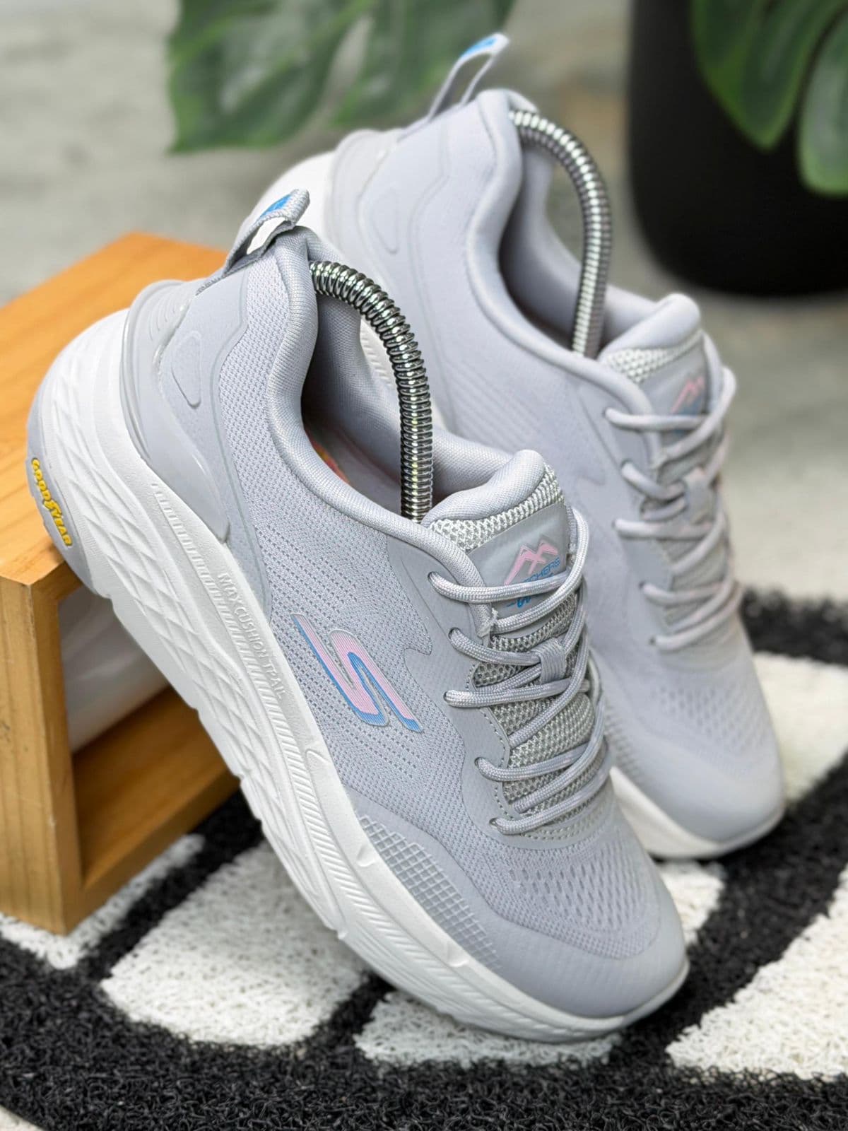 Skechers Colombia 2026 — precios mayoristas desde $90.000 COP en Cali, Bogotá y Medellín con envío en 24–48 horas a toda Colombia
