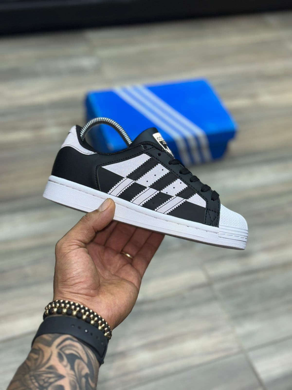 Adidas Superstar al por mayor Colombia 2026 — careperro blanca punta concha shell toe triple AAA desde $88.000 COP, Kikluxe distribuidor mayorista Bogotá Medellín Cali 12 ciudades envíos 24-48h sin mínimo dropshipping real