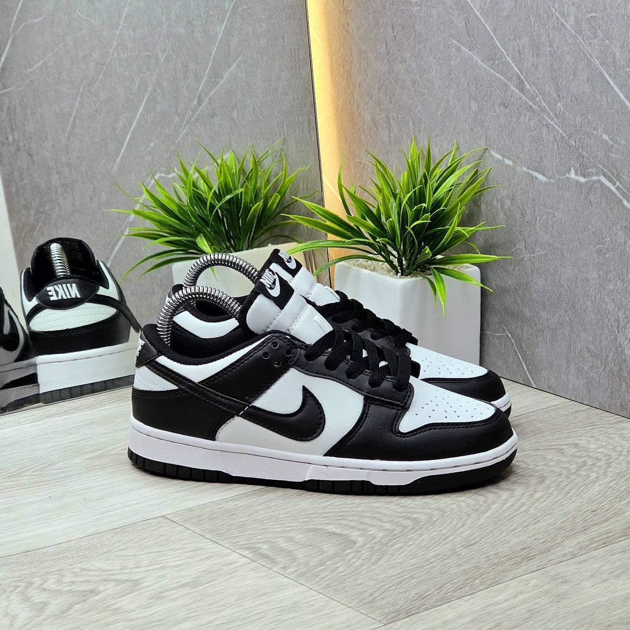Nike Dunk Low Panda blanco y negro al por mayor Colombia 2026 — el colorway más buscado, triple AAA desde $90.000 COP, Kikluxe distribuidor mayorista Medellín Bogotá Cali envíos 24-48h sin mínimo dropshipping